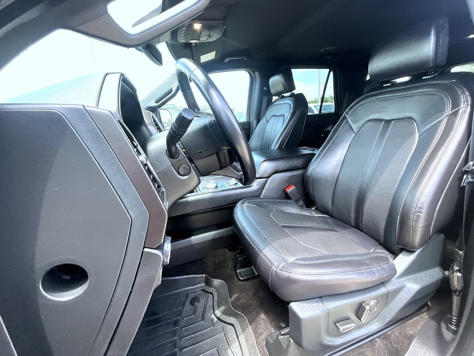 Used 2020 Ford Expedition Limited AWD/4WD image 10