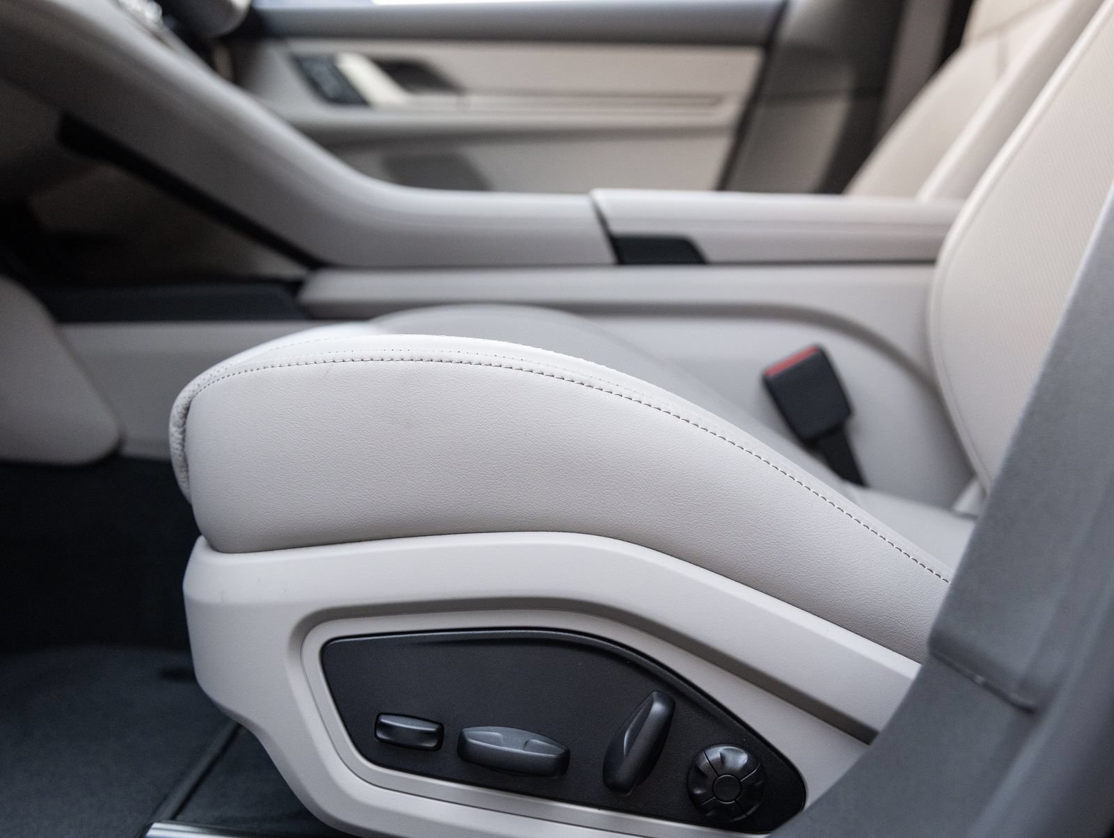 New 2026 Porsche Taycan 4S AWD/4WD image 23