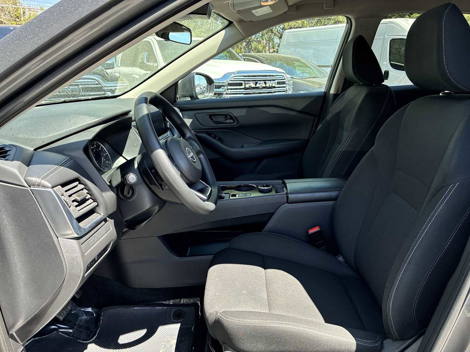 Used 2024 Nissan Rogue S AWD/4WD image 13