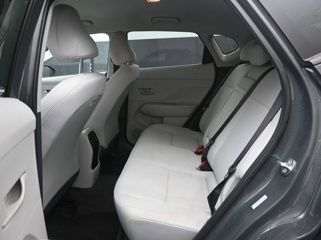 Used 2025 Hyundai Kona SEL image 2