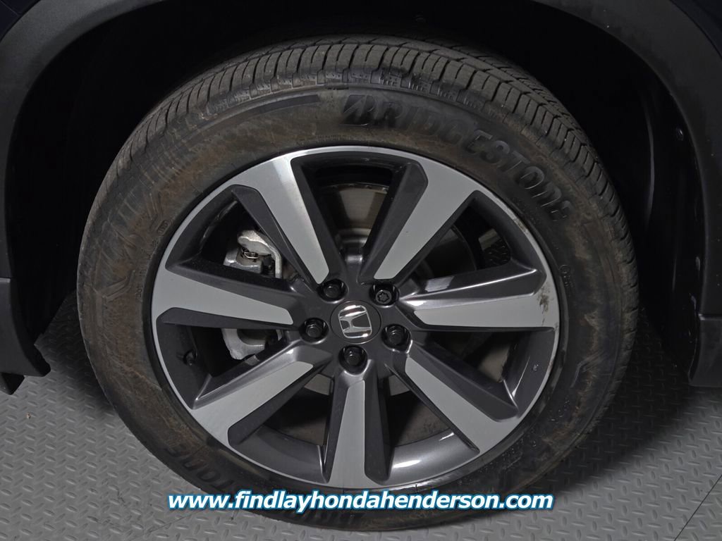 Certified 2025 Honda Pilot Touring image 9