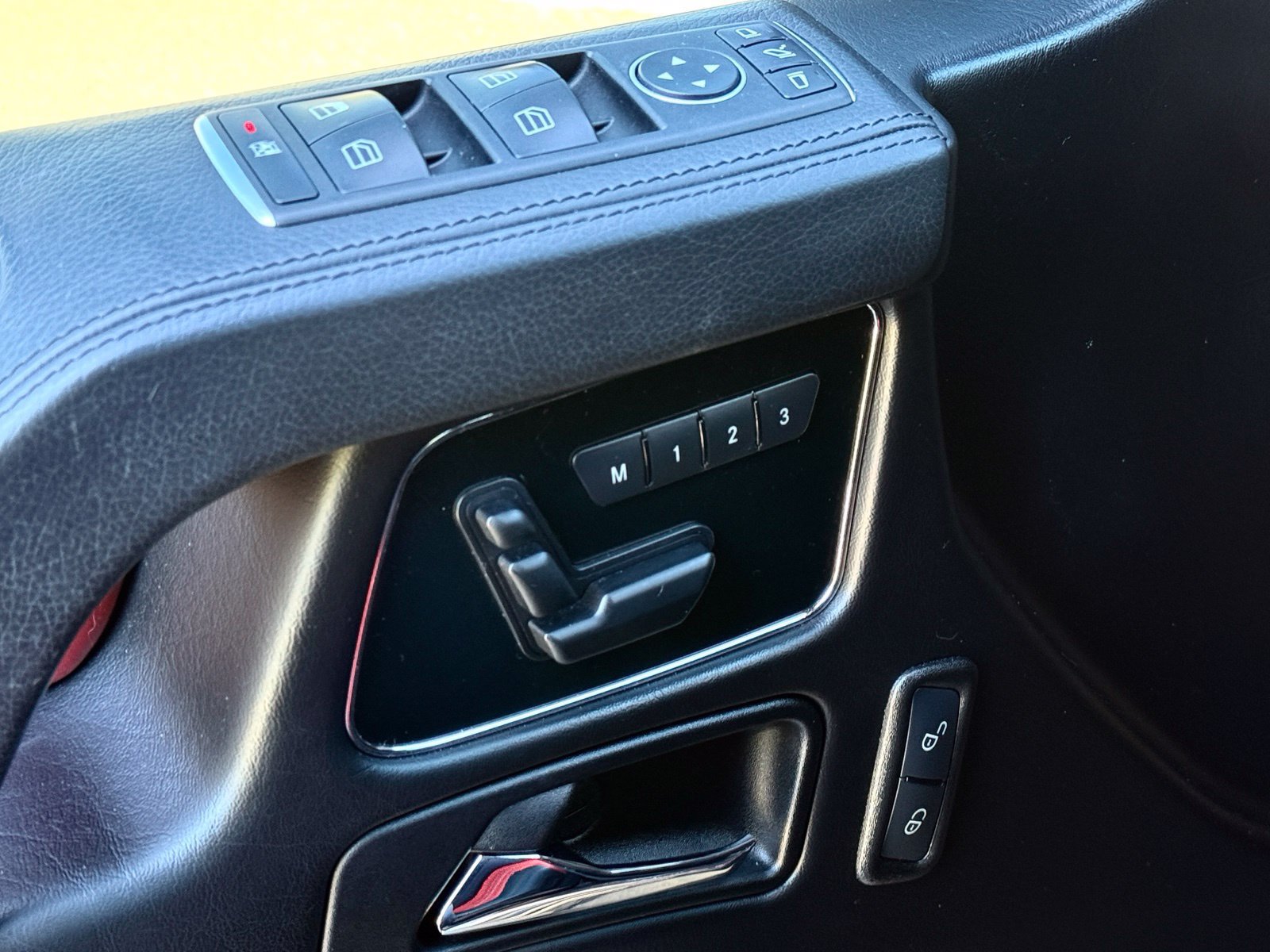 Used 2014 Mercedes-Benz G 63 AMG 4MATIC image 33