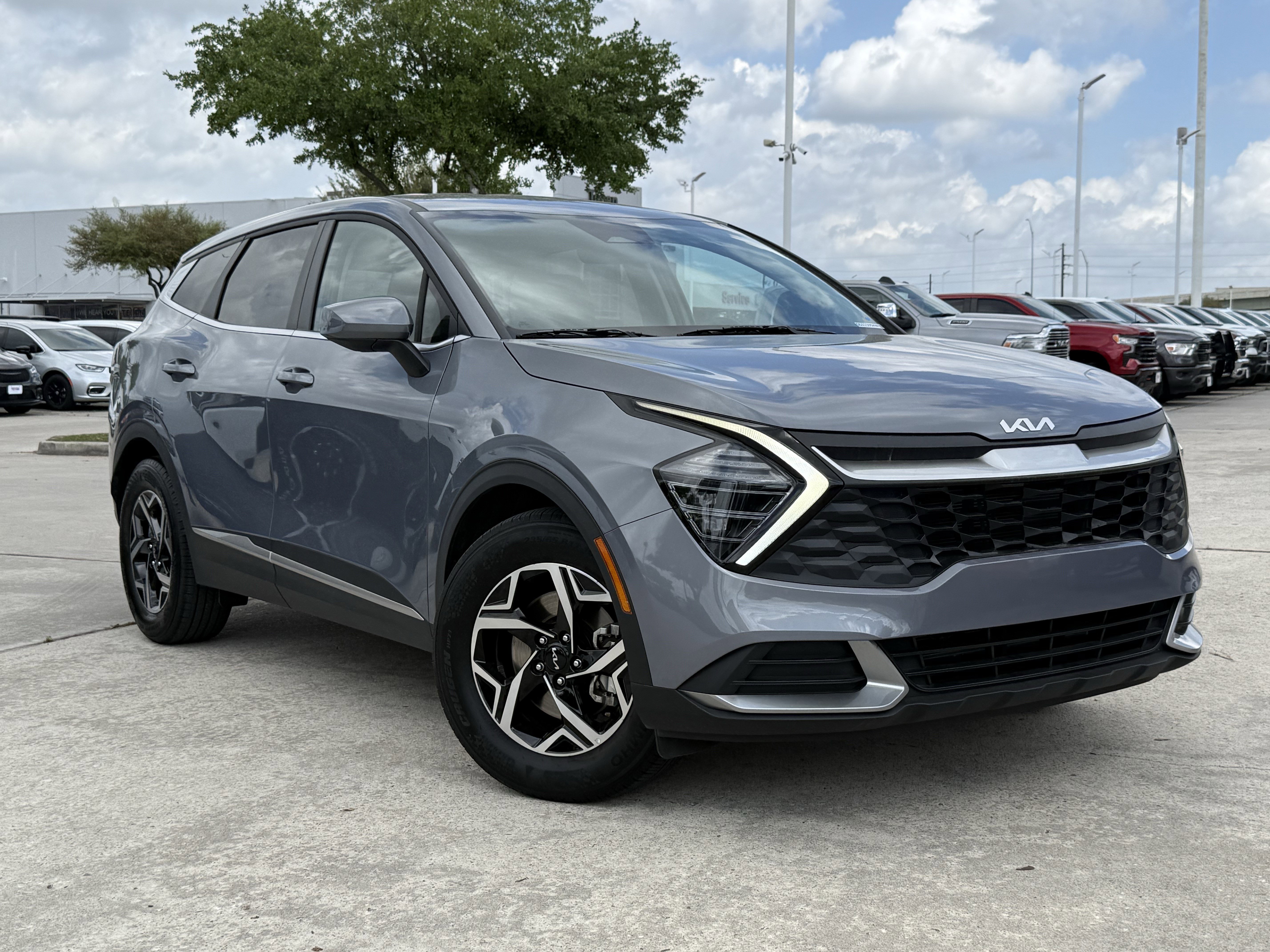 Used 2025 Kia Sportage LX image 2