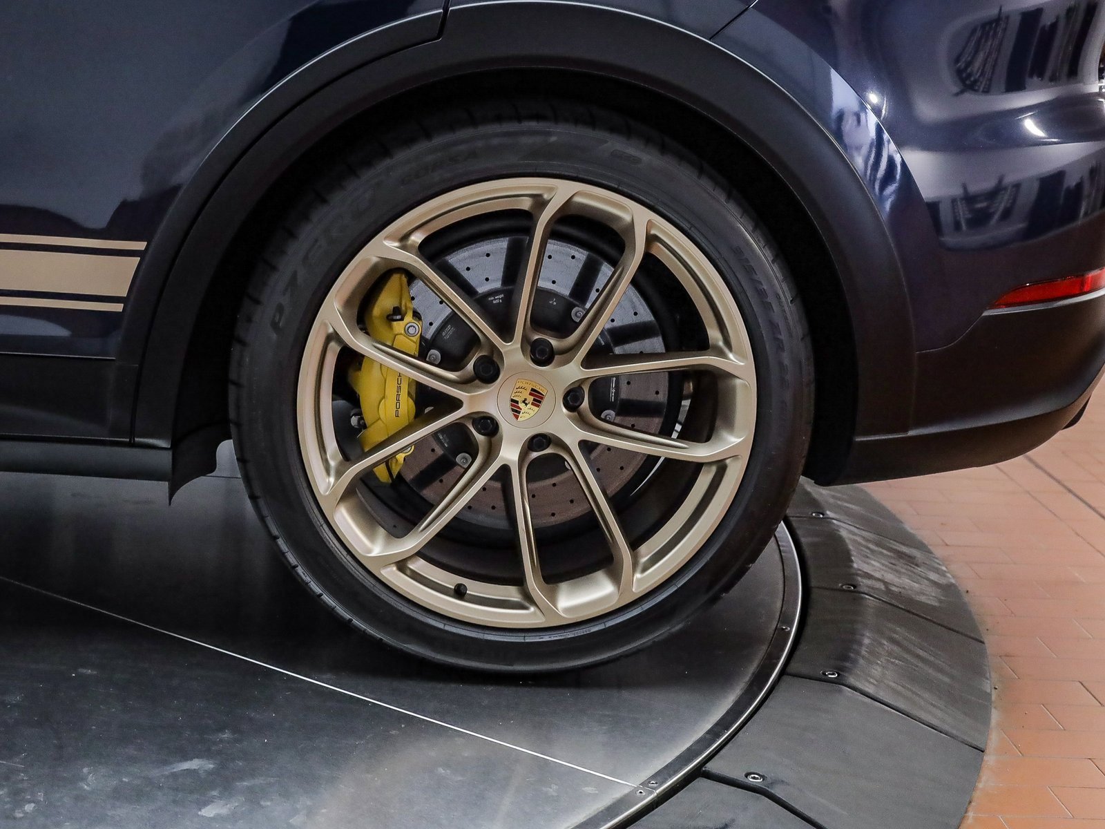 Used 2024 Porsche Cayenne Turbo GT image 9