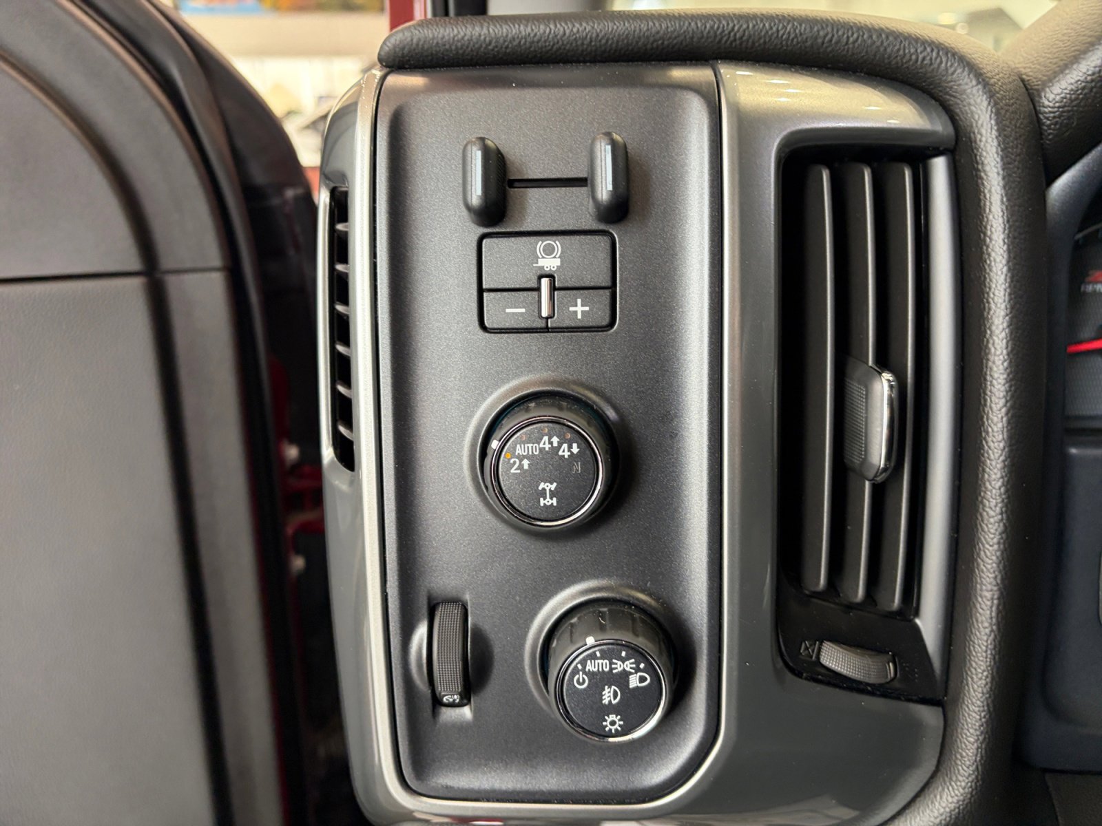 Used 2018 Chevrolet Silverado 1500 LT w/ All Star Edition image 21