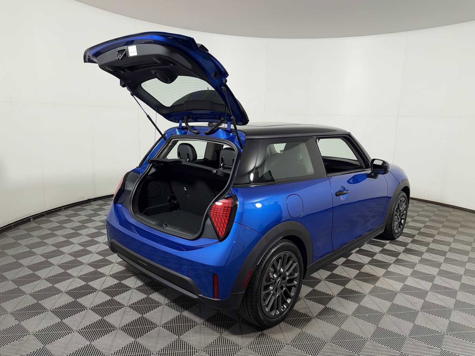 Certified 2025 MINI Cooper S FWD image 22