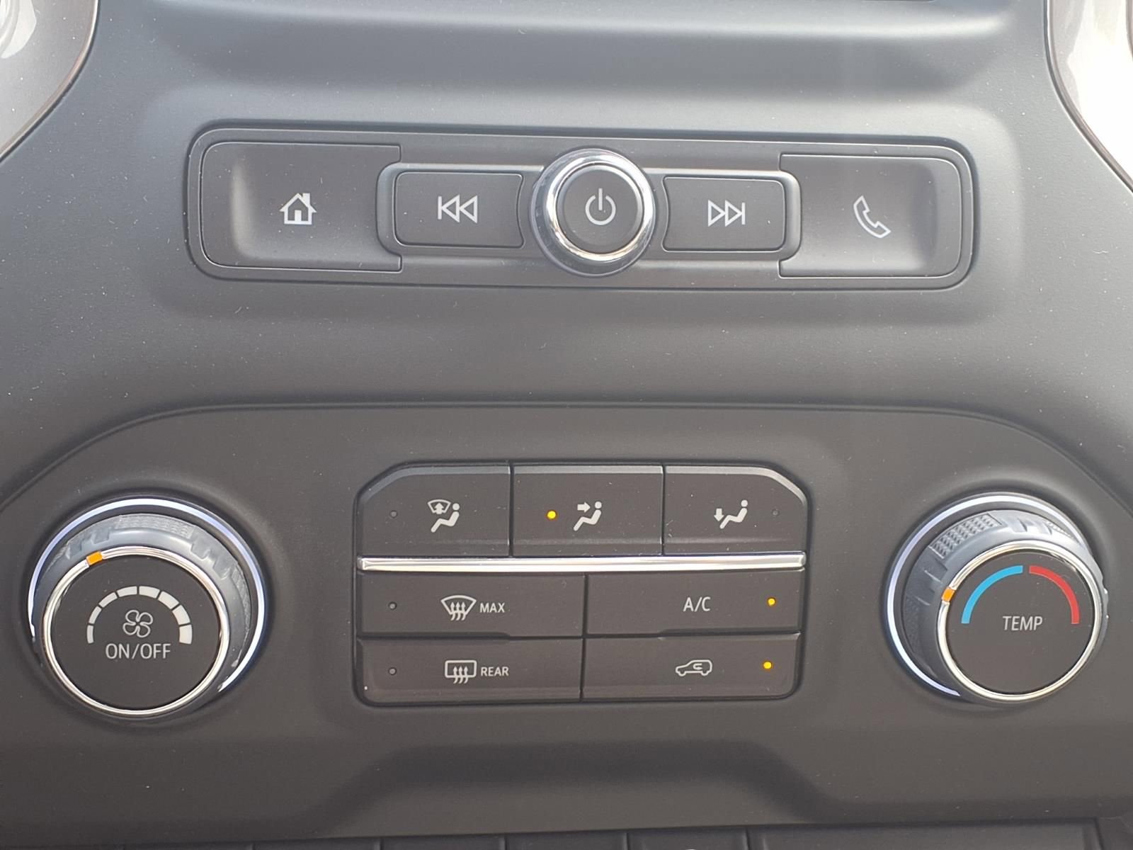 Used 2024 Chevrolet Silverado 2500 Custom w/ Custom Value Package image 8