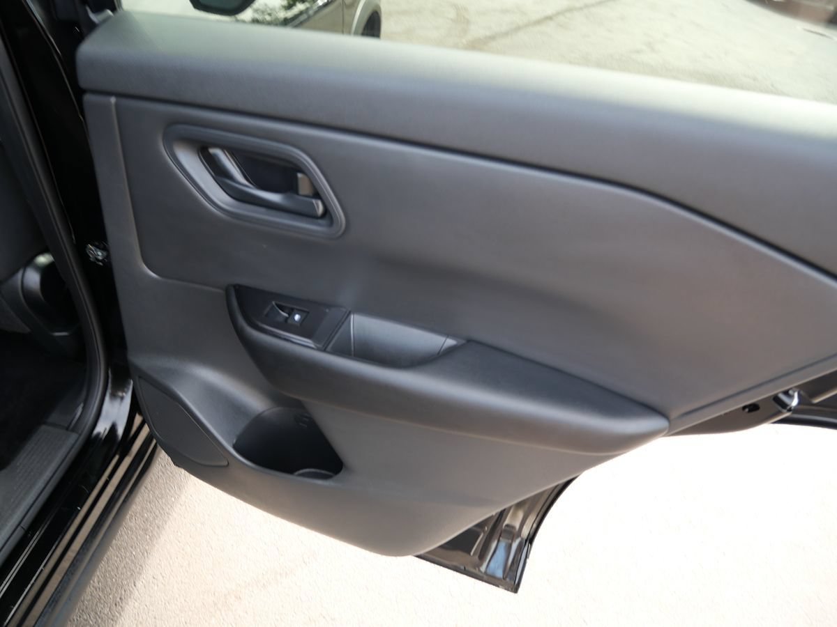 Used 2024 Nissan Rogue S AWD/4WD image 25