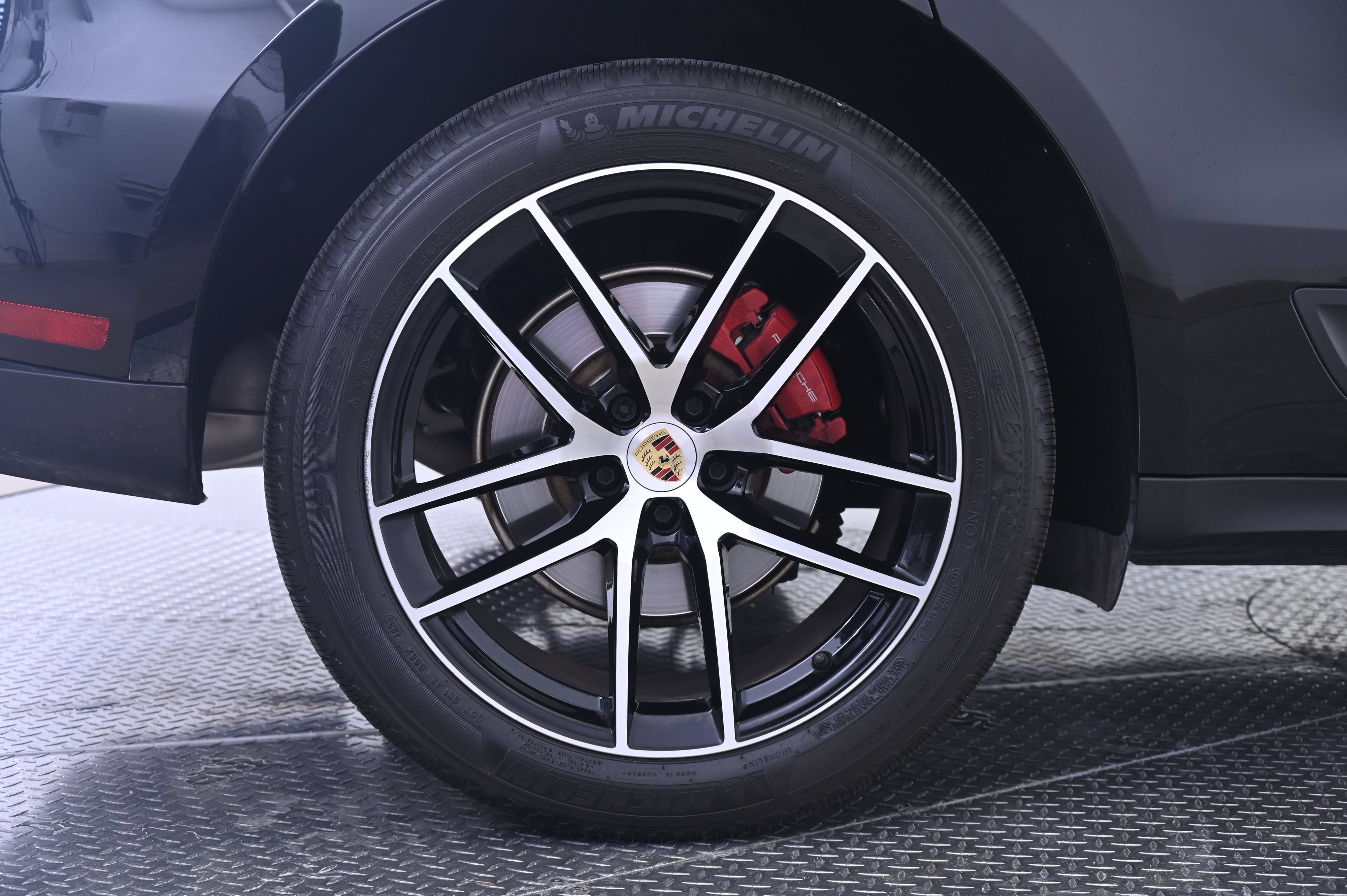 Certified 2024 Porsche Macan S AWD/4WD image 13
