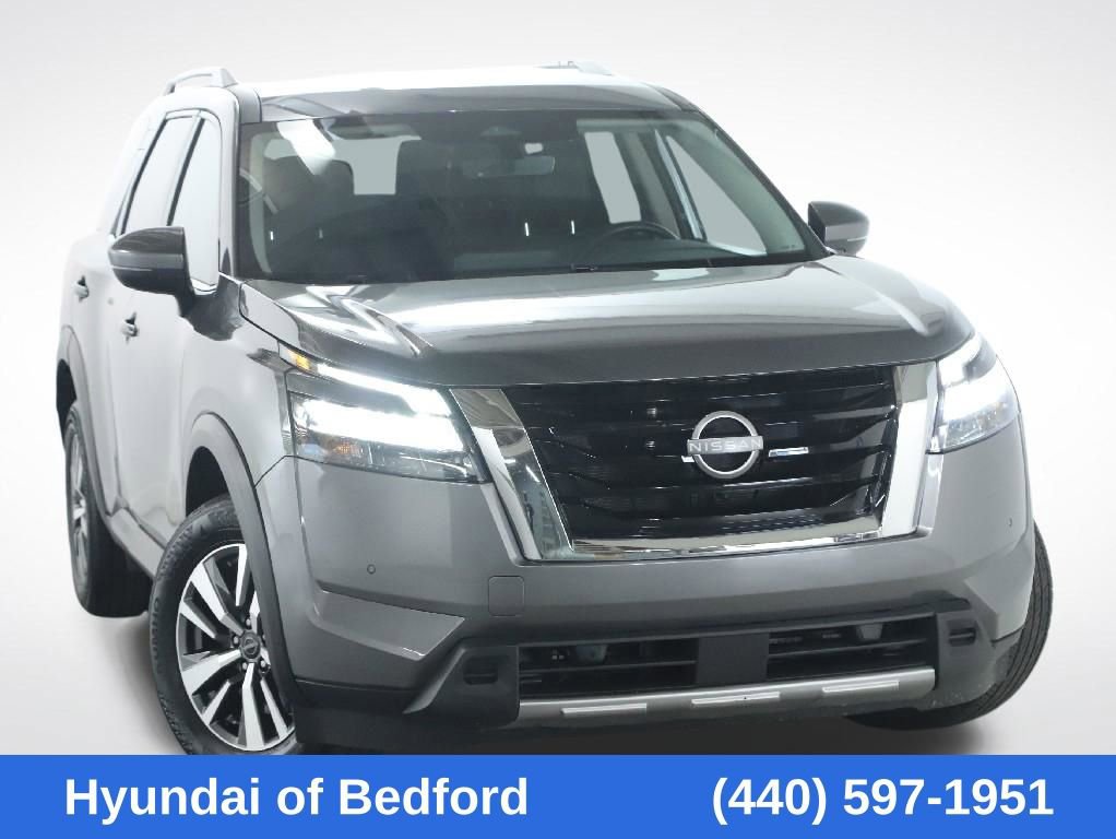 Used 2025 Nissan Pathfinder SL AWD/4WD image 1