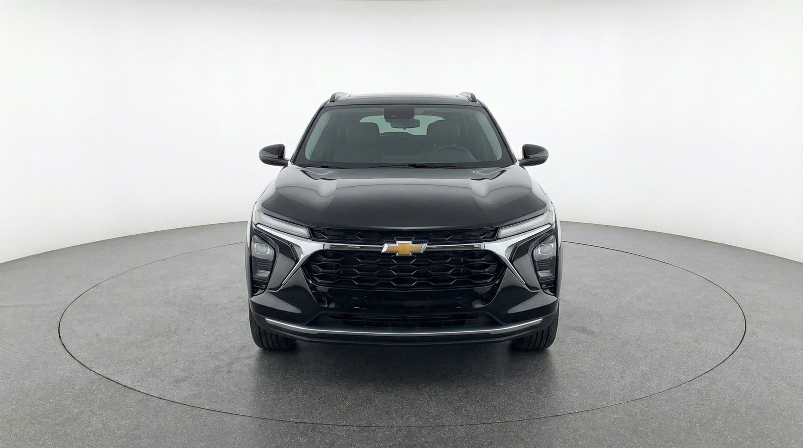 Used 2025 Chevrolet Trax LT FWD image 2