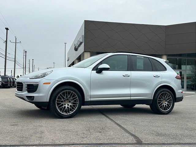 Used 2017 Porsche Cayenne AWD/4WD image 2