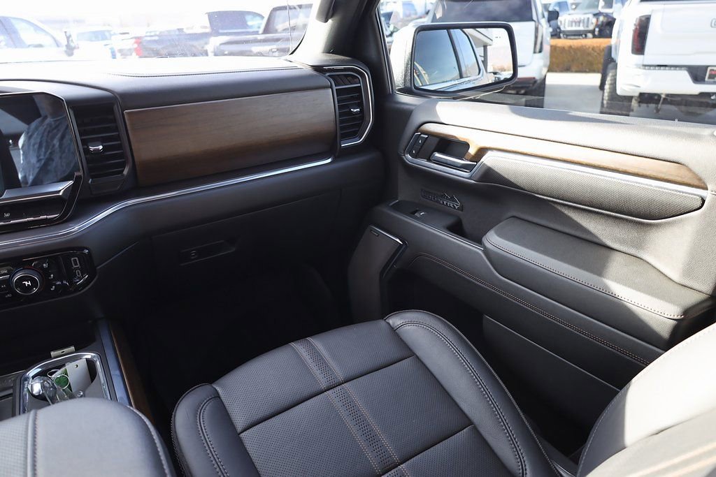 Used 2023 Chevrolet Silverado 1500 High Country w/ High Country Premium Package AWD/4WD image 20