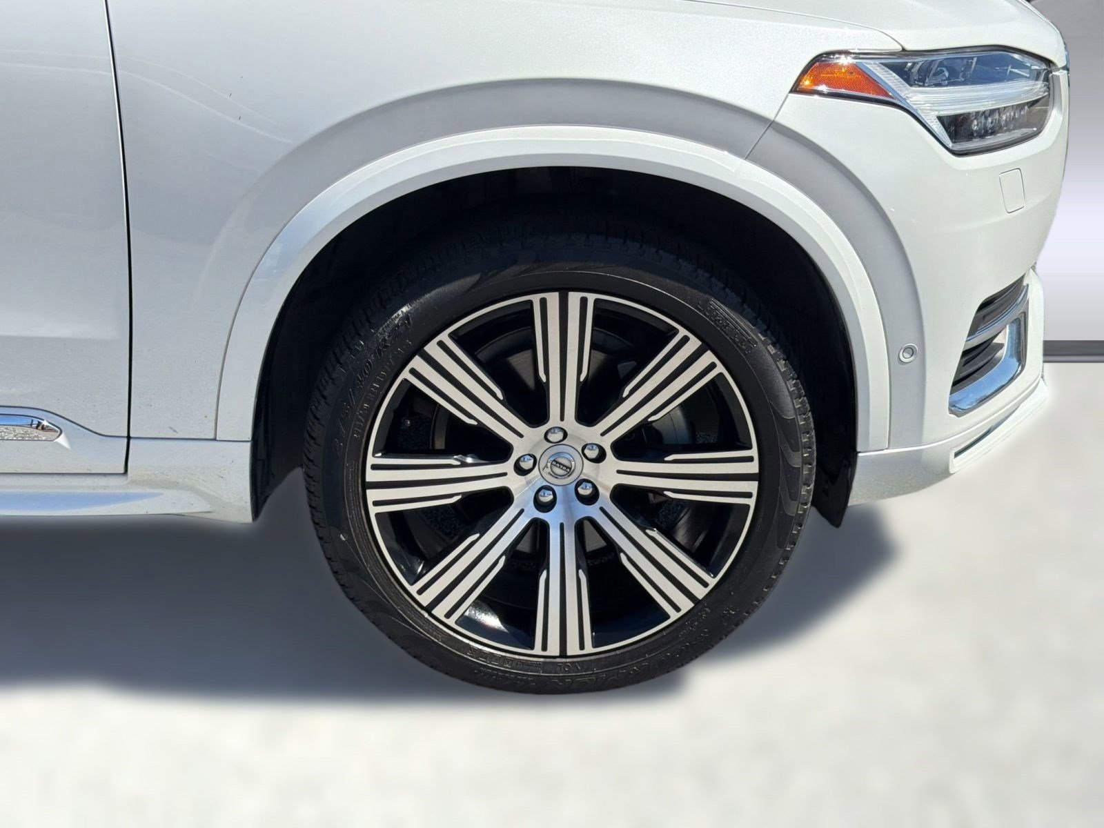 Certified 2023 Volvo XC90 B6 Ultimate w/ Protection Package Premier image 11