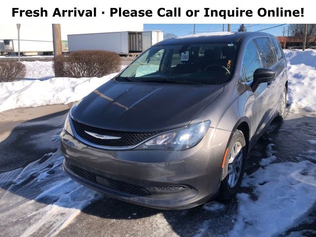 Used 2021 Chrysler Voyager LX image 2