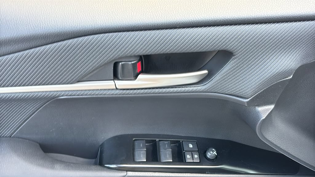 Used 2025 Toyota Camry SE FWD image 10