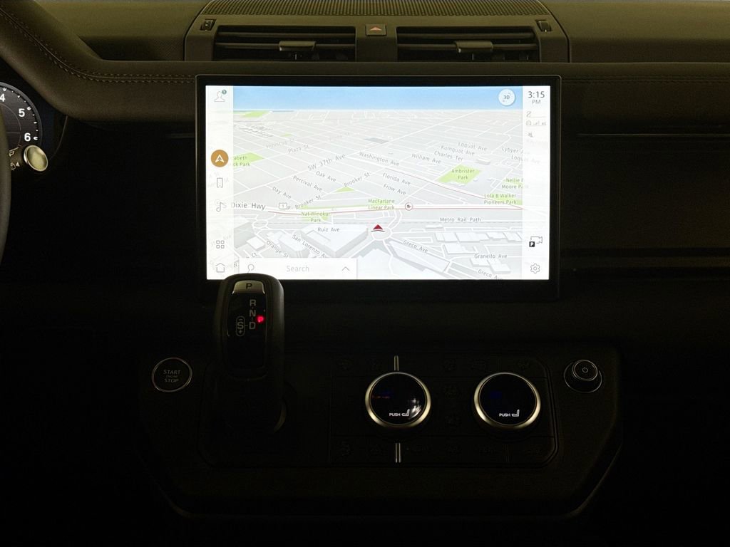 Used 2025 Land Rover Defender 110 X-Dynamic SE image 25