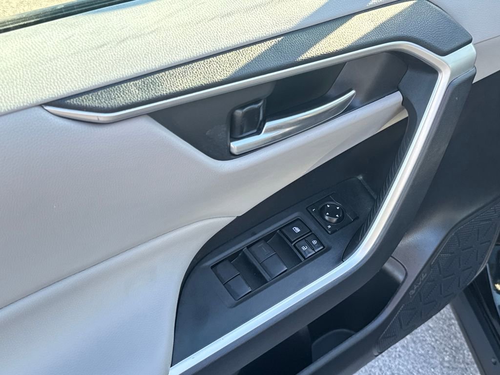 Used 2021 Toyota RAV4 XLE w/ Convenience Package image 35