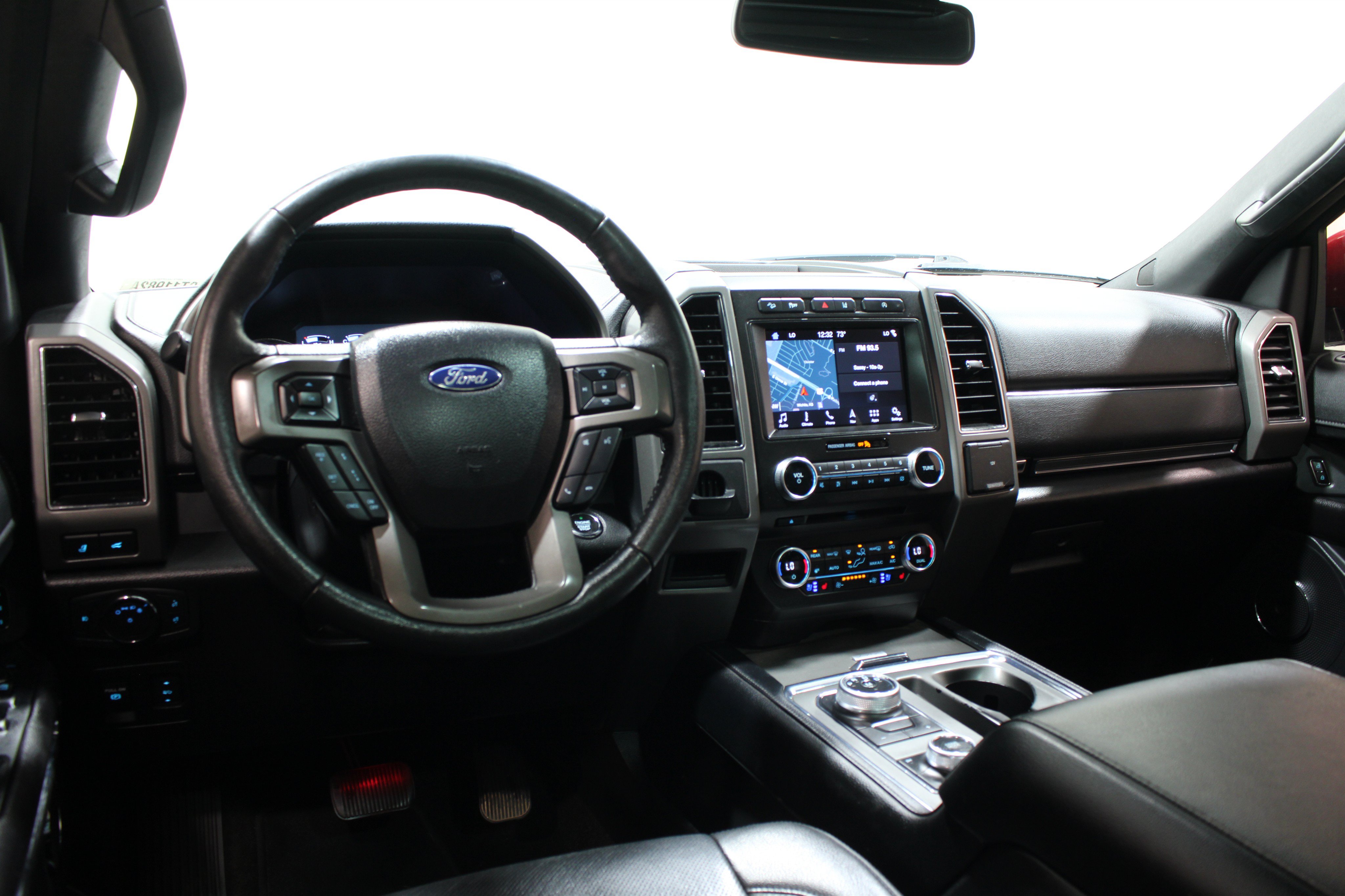 Used 2018 Ford Expedition XLT w/ Equipment Group 202A AWD/4WD image 2