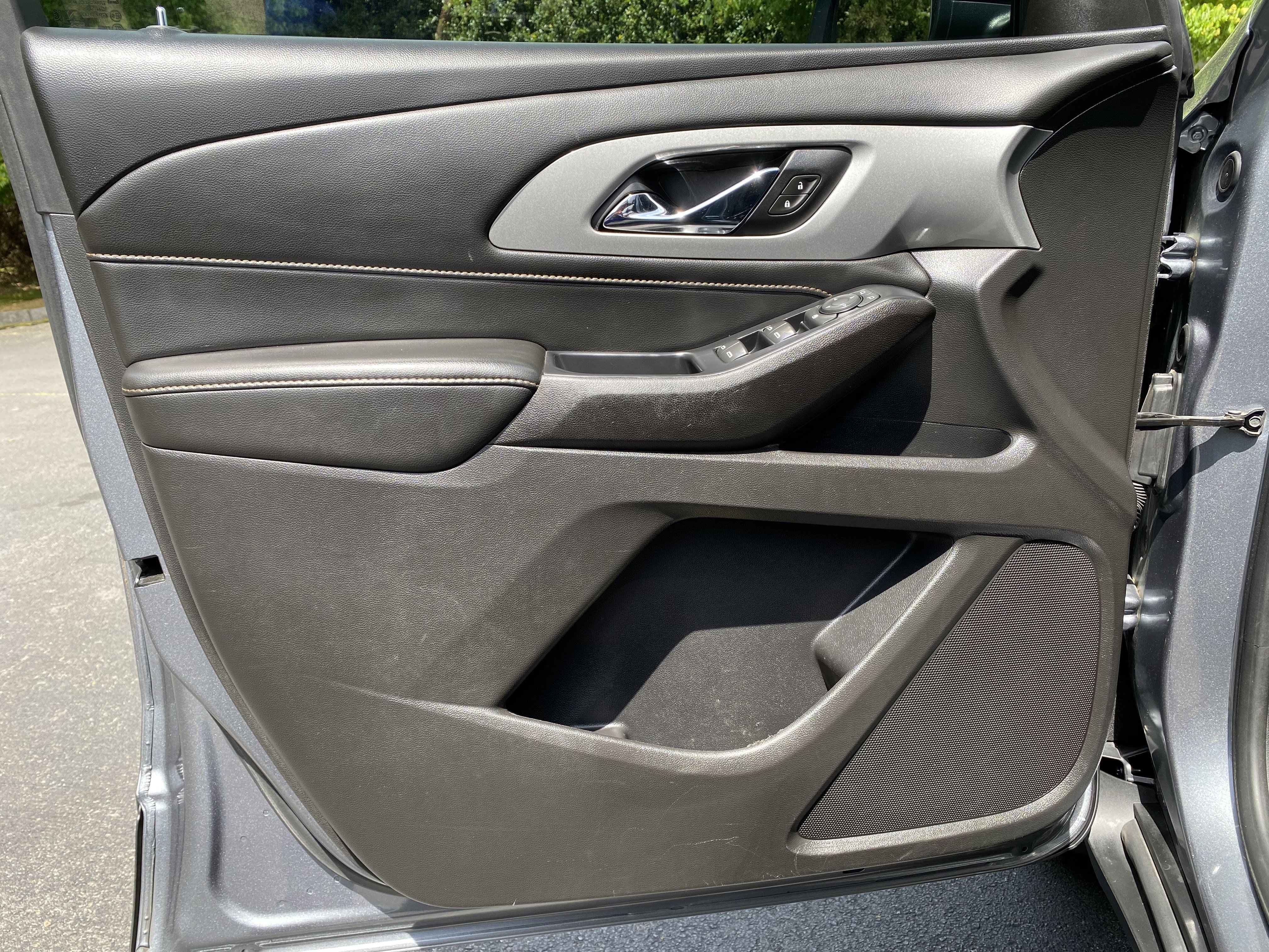 Used 2021 Chevrolet Traverse LS FWD image 15