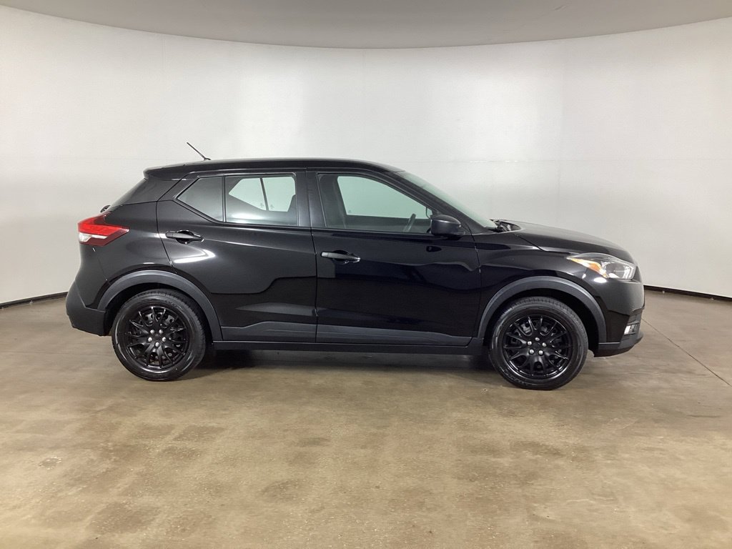 Used 2018 Nissan Kicks S FWD image 4