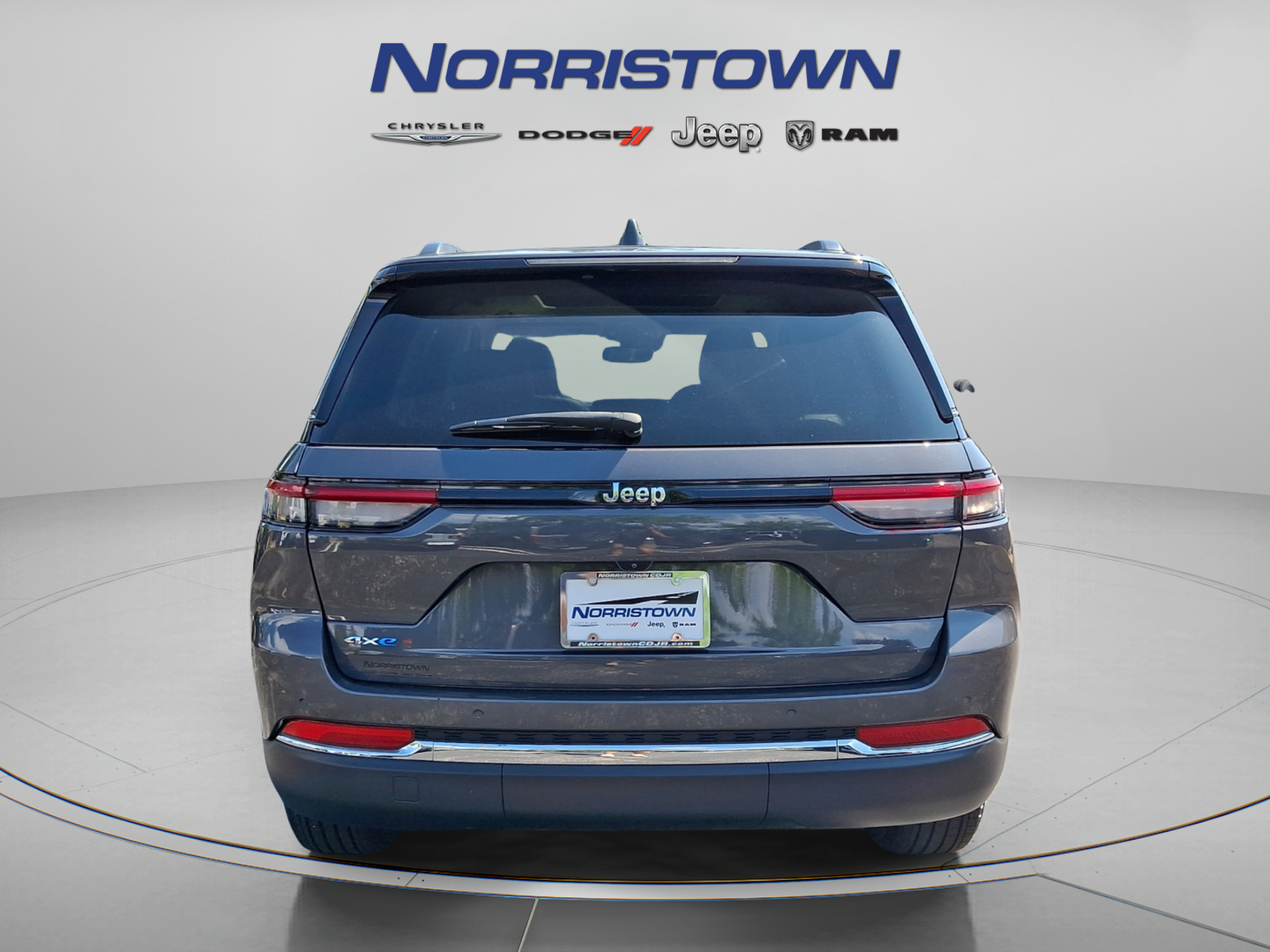 Used 2023 Jeep Grand Cherokee 4WD 4xe image 5