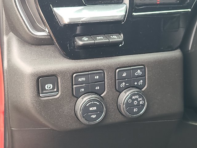 Used 2024 Chevrolet Silverado 1500 High Country w/ Technology Package AWD/4WD image 14