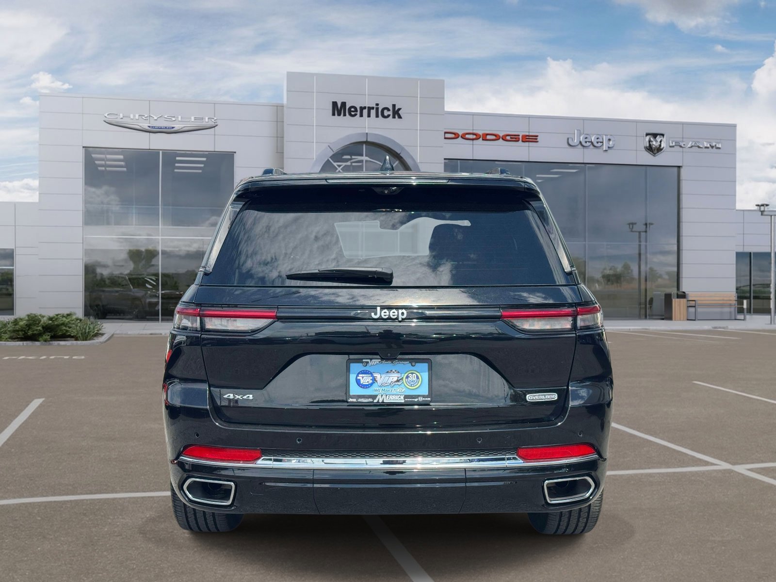 Used 2025 Jeep Grand Cherokee Overland w/ Luxury Tech Group IV AWD/4WD image 7