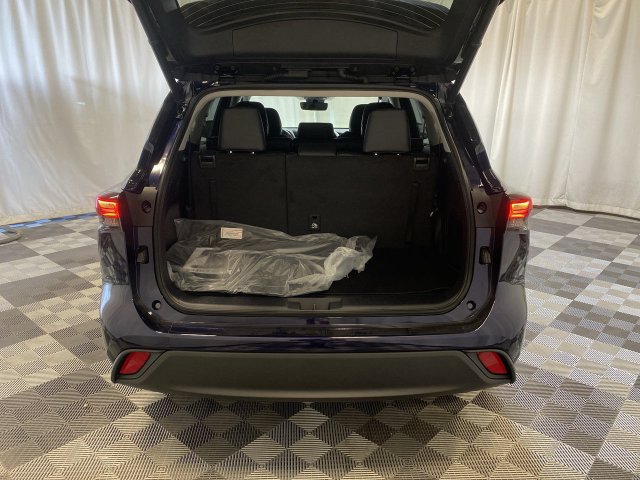 Used 2021 Toyota Highlander XLE AWD/4WD image 19