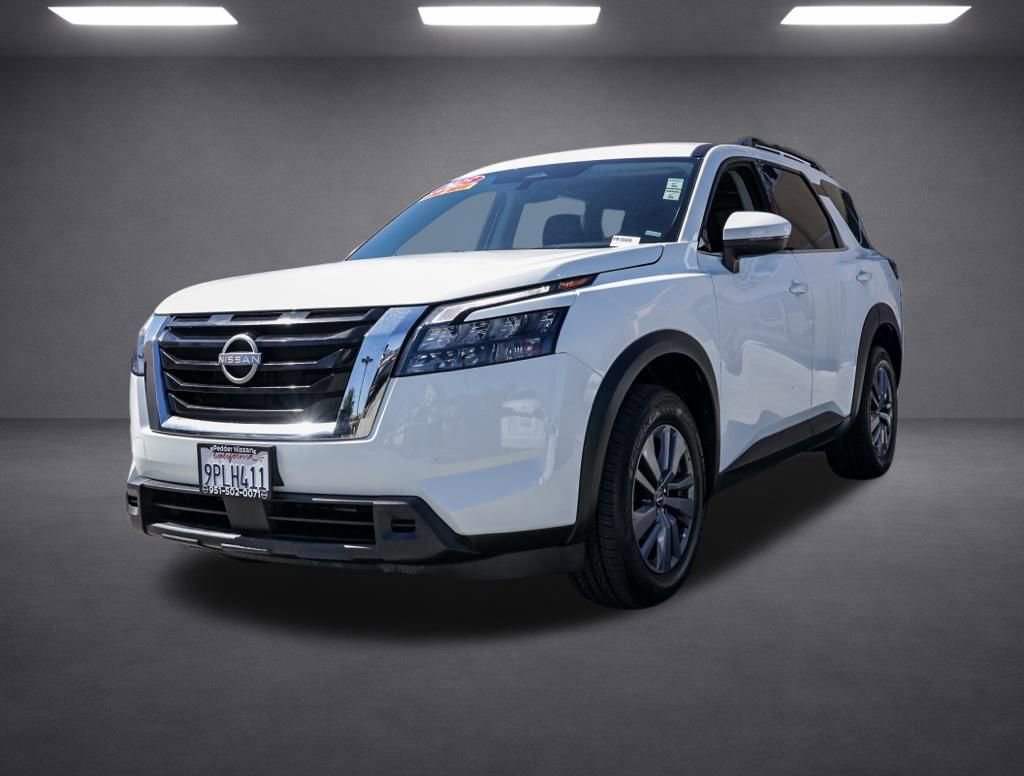 Used 2025 Nissan Pathfinder SV image 7