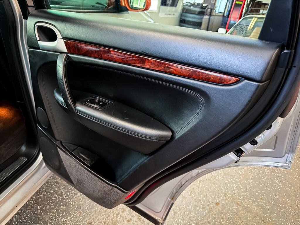 Used 2006 Porsche Cayenne Turbo AWD/4WD image 25
