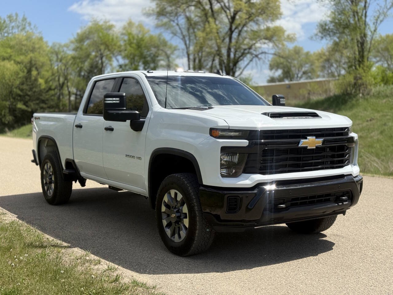 Used 2025 Chevrolet Silverado 2500 Custom w/ Custom Value Package AWD/4WD image 4