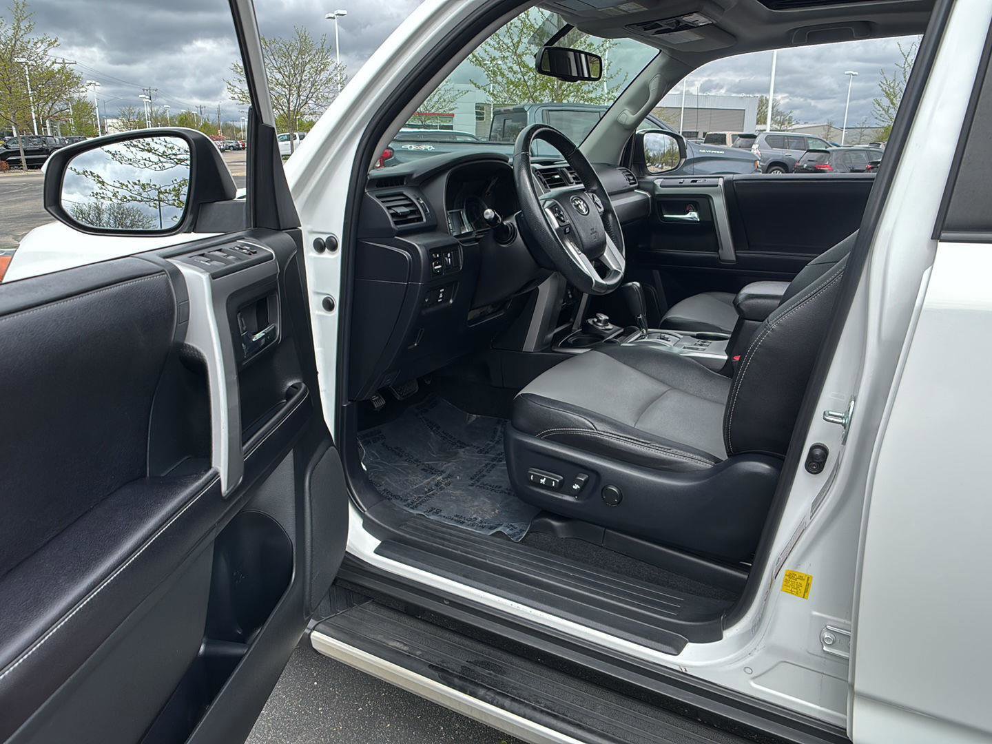 Used 2016 Toyota 4Runner SR5 Premium AWD/4WD image 2