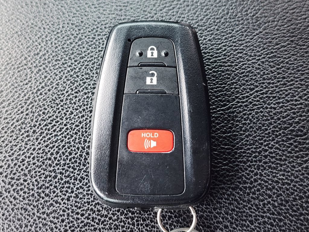Used 2022 Toyota RAV4 XLE FWD image 34