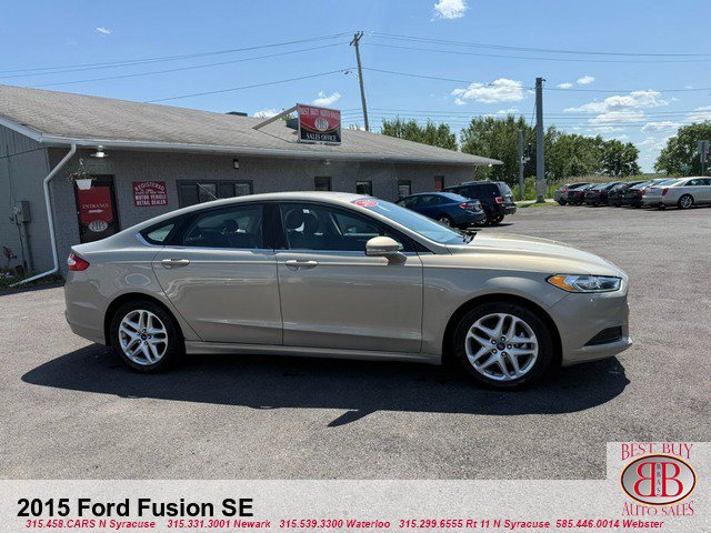 Used 2015 Ford Fusion SE FWD image 2