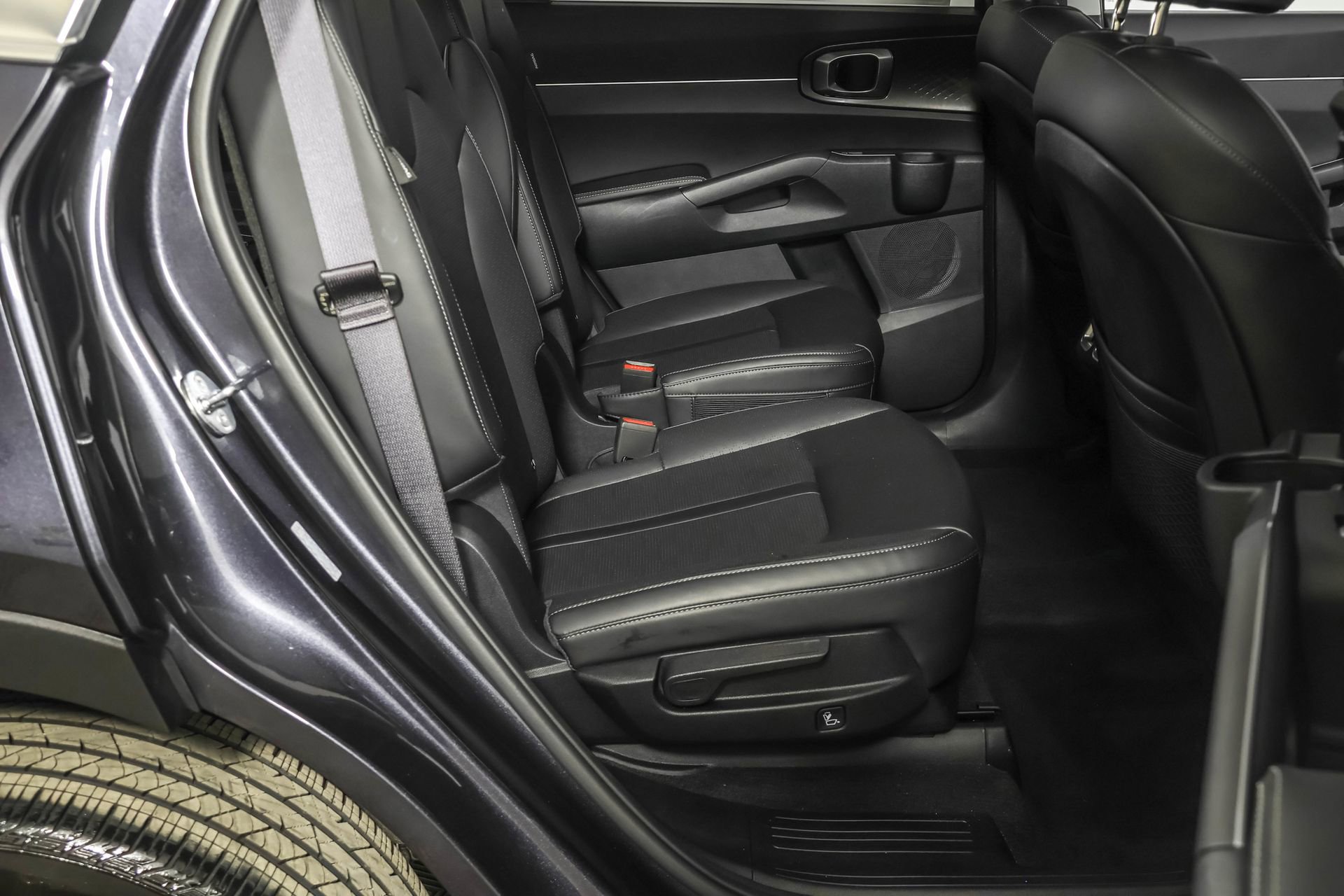 Used 2025 Kia Sorento EX image 41