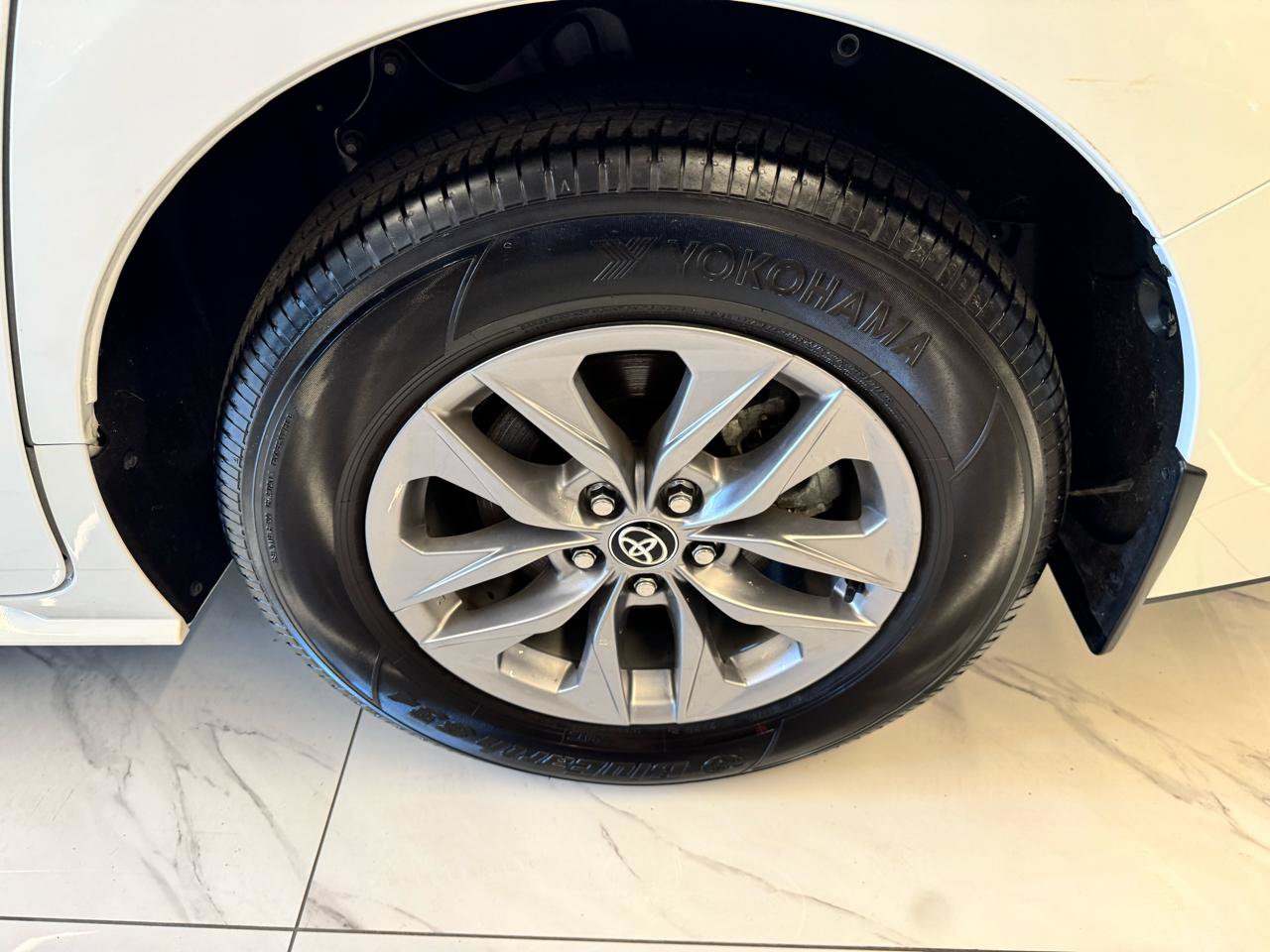 Used 2025 Toyota Sienna LE w/ LE Plus Package AWD/4WD image 33