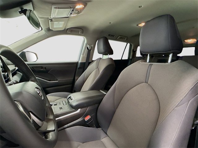 Used 2022 Toyota Highlander LE image 18