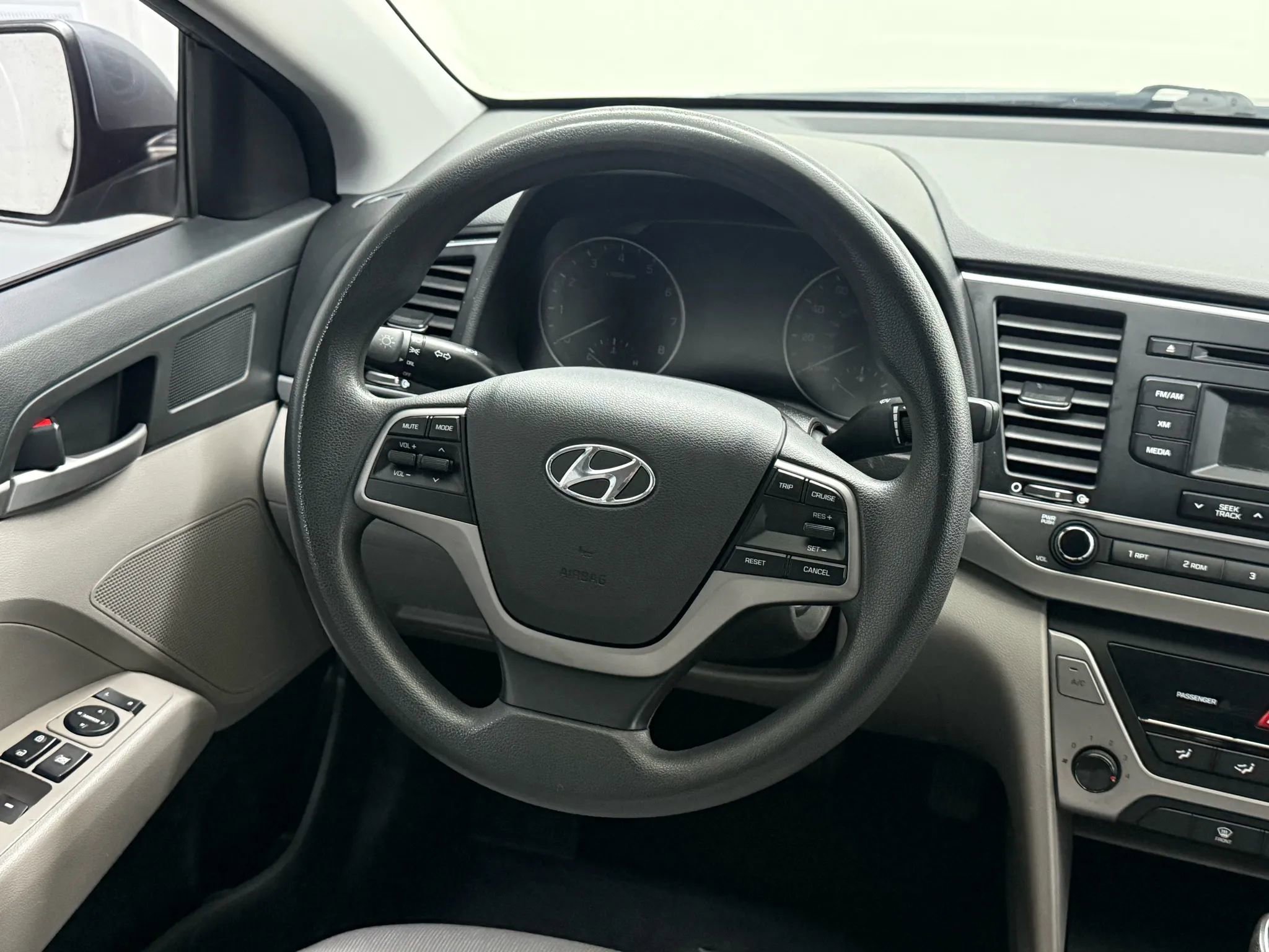 Used 2017 Hyundai Elantra SE FWD image 19