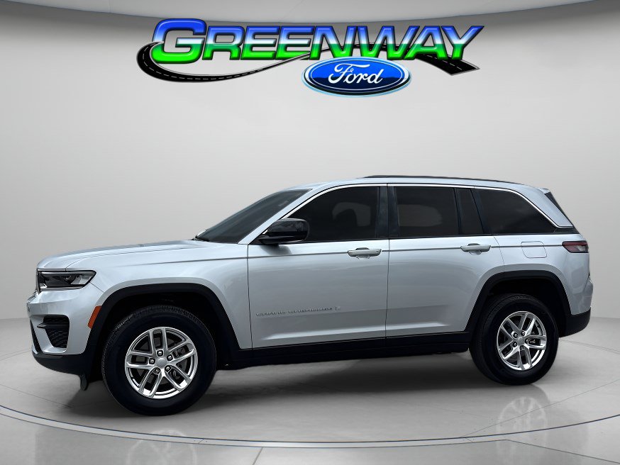 Used 2025 Jeep Grand Cherokee Laredo X w/ Luxury Tech Group I RWD image 1