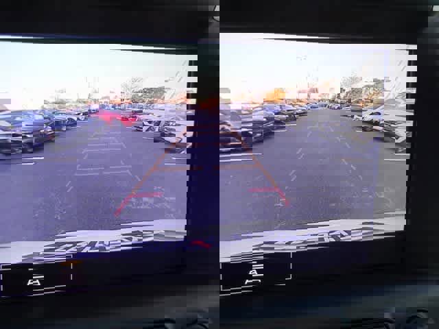 Used 2024 GMC Terrain SLT image 25