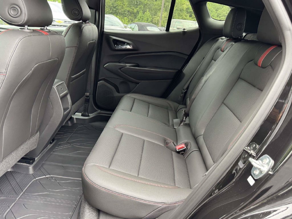 New 2026 Chevrolet Trax RS w/ Sunroof Package FWD image 17