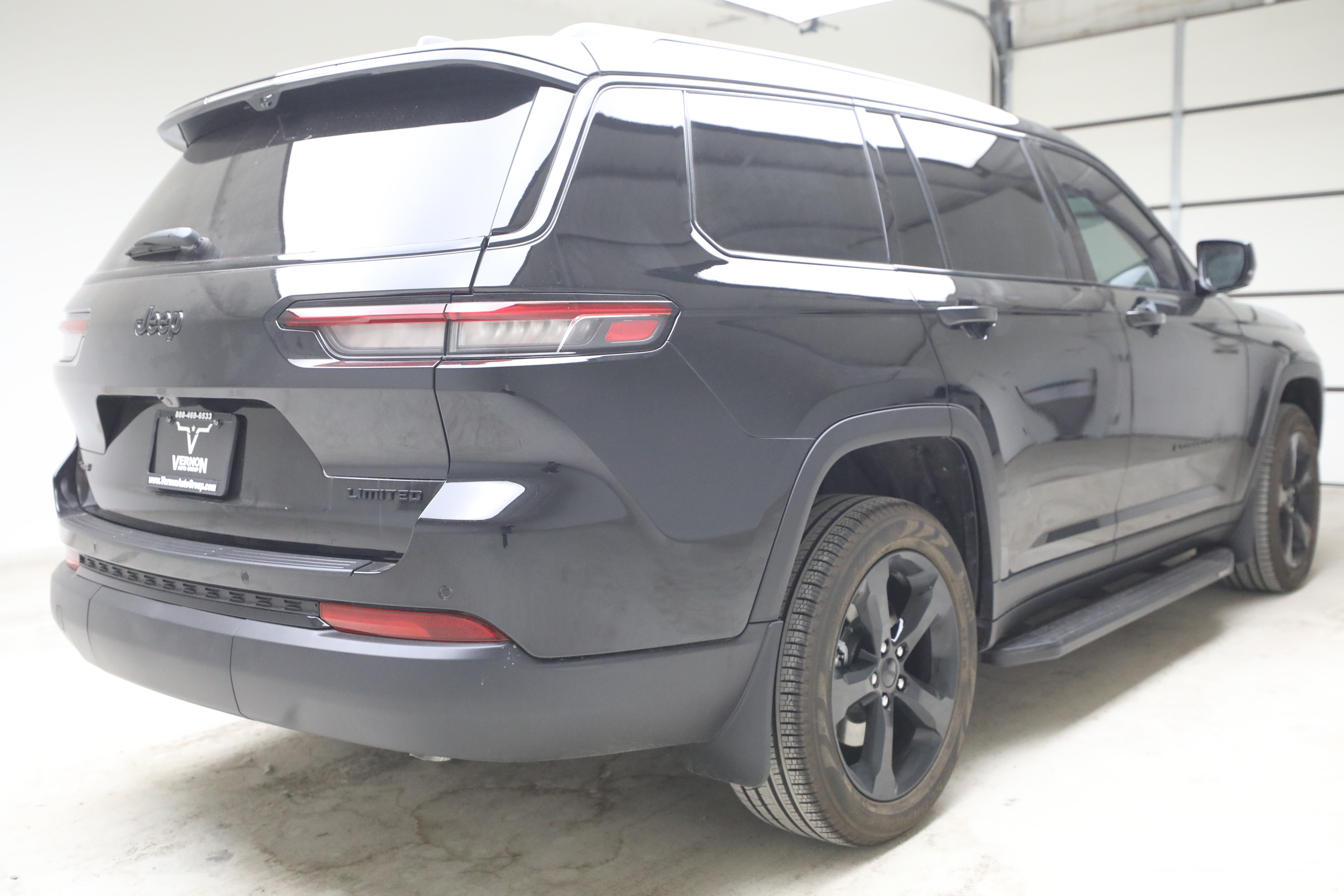Used 2025 Jeep Grand Cherokee L Limited w/ Luxury Tech Group II AWD/4WD image 4