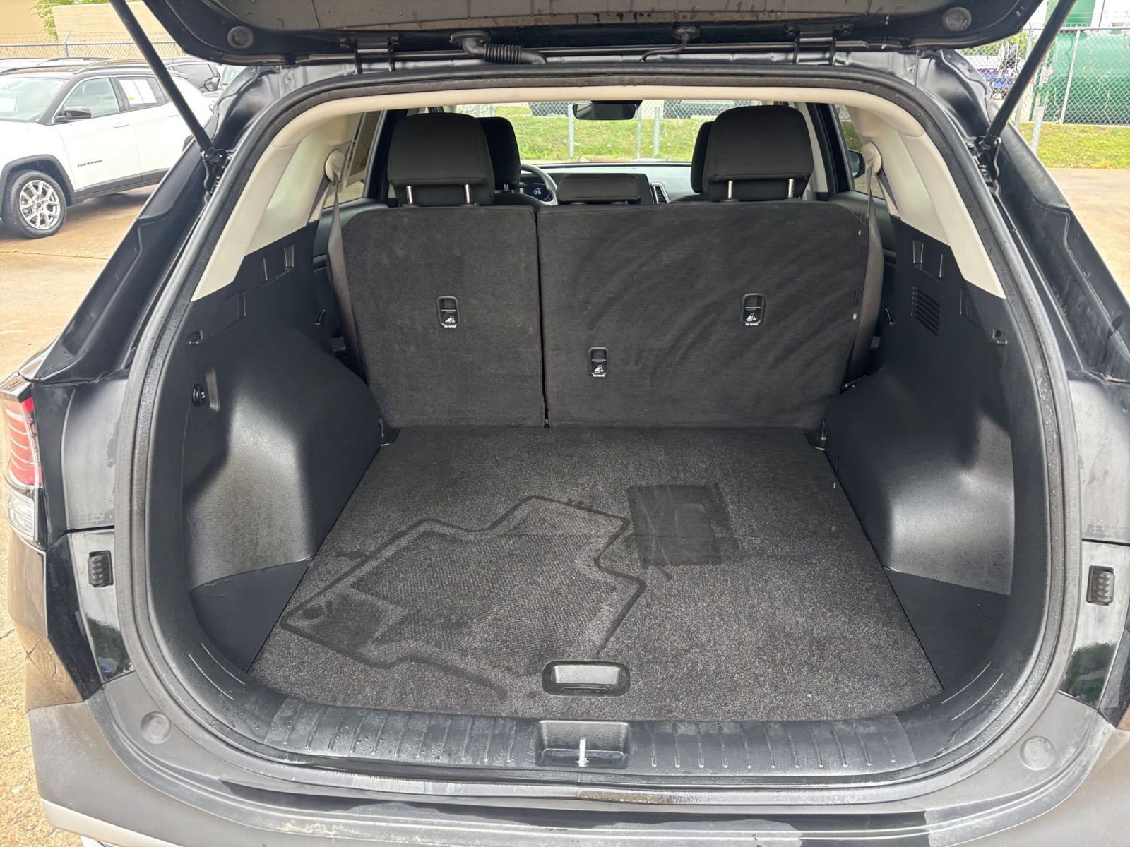 Used 2025 Kia Sportage LX image 30