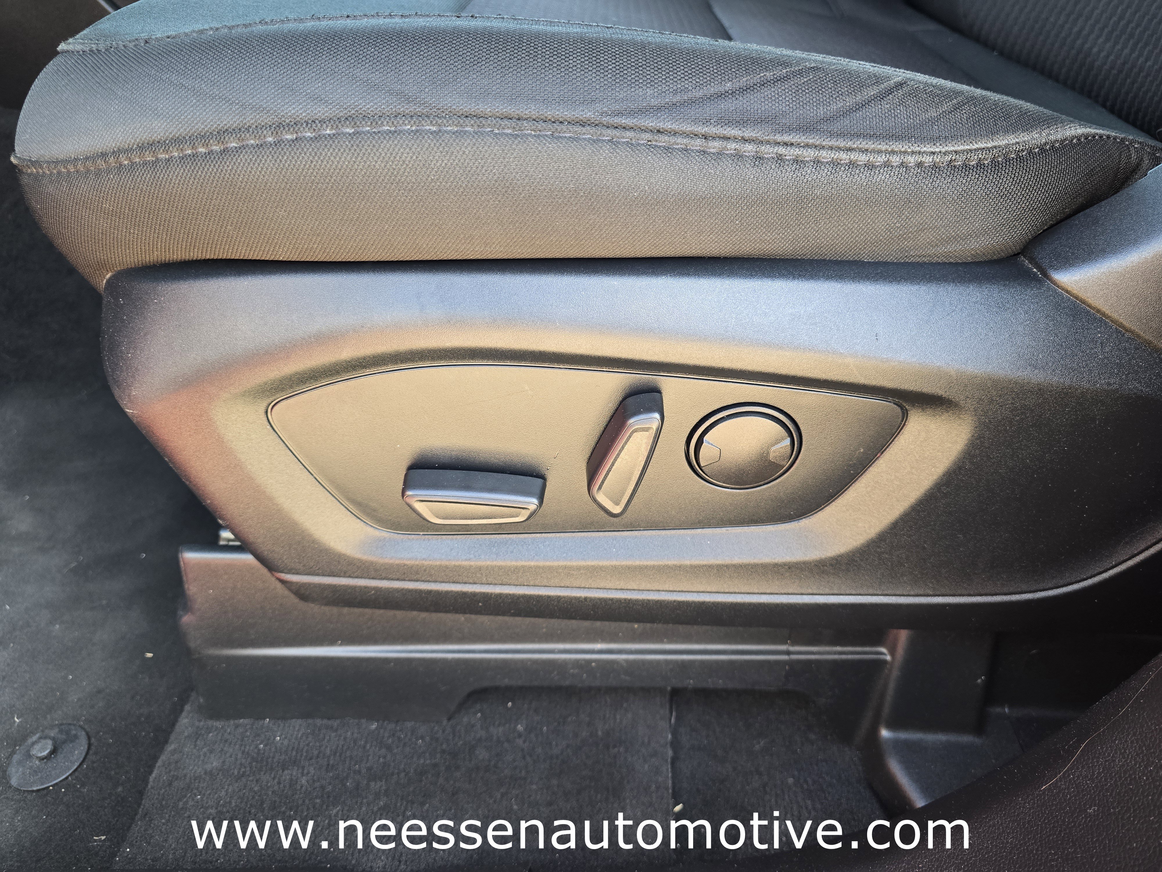 Used 2022 Ford Explorer XLT image 19