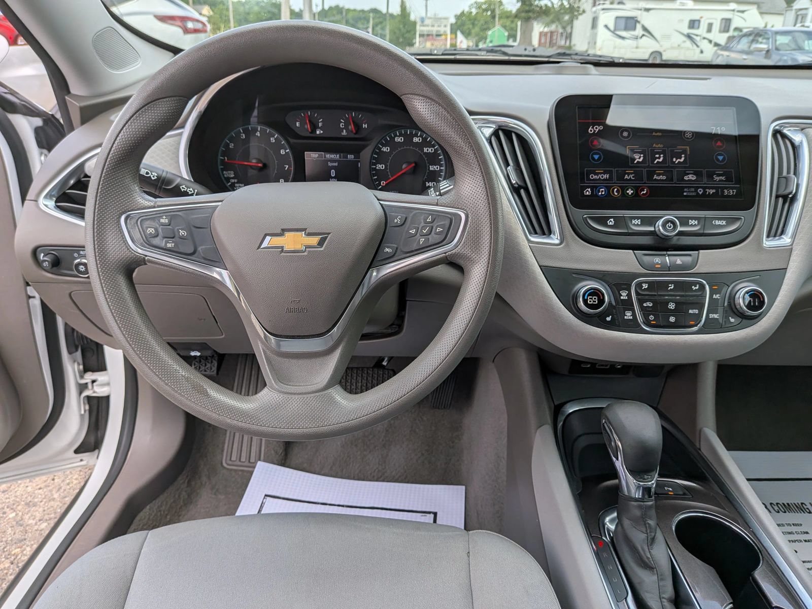 Used 2021 Chevrolet Malibu LT FWD image 37