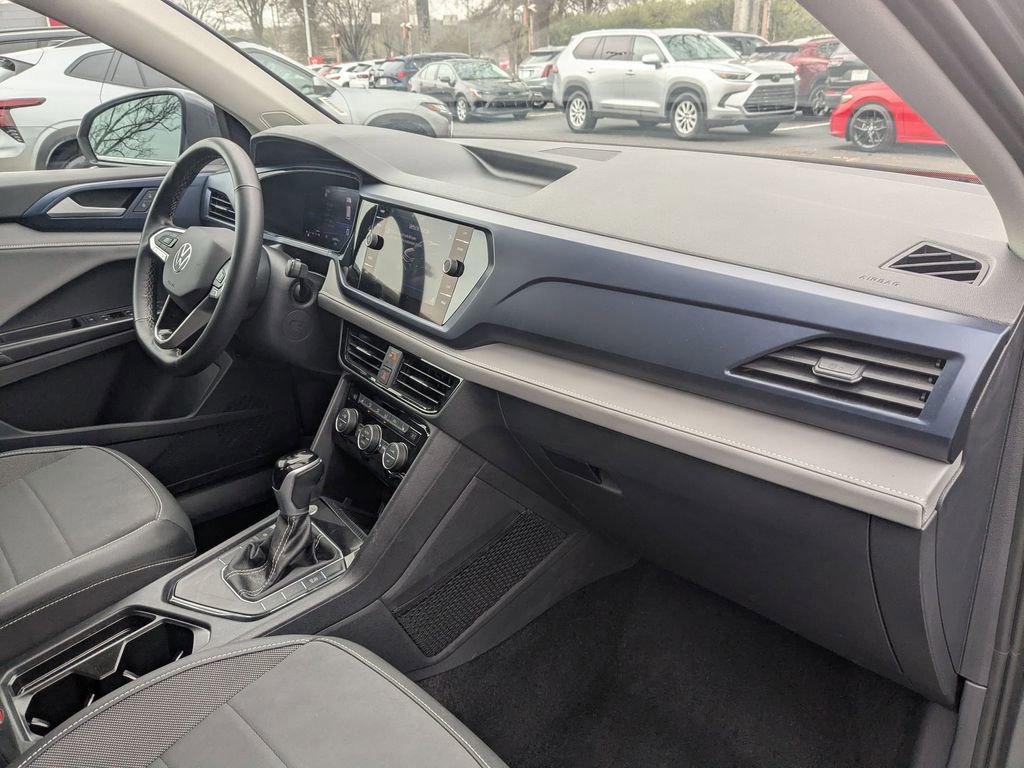 Used 2024 Volkswagen Taos SE image 30