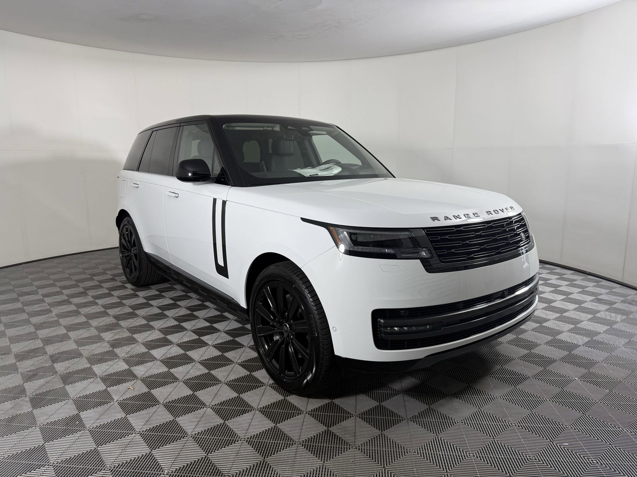 New 2025 Land Rover Range Rover SE image 5