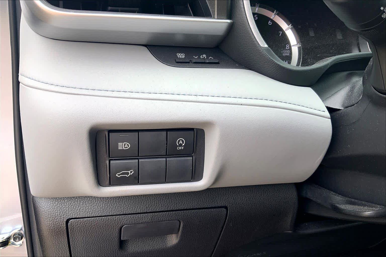 Used 2024 Toyota Highlander XLE AWD/4WD image 33