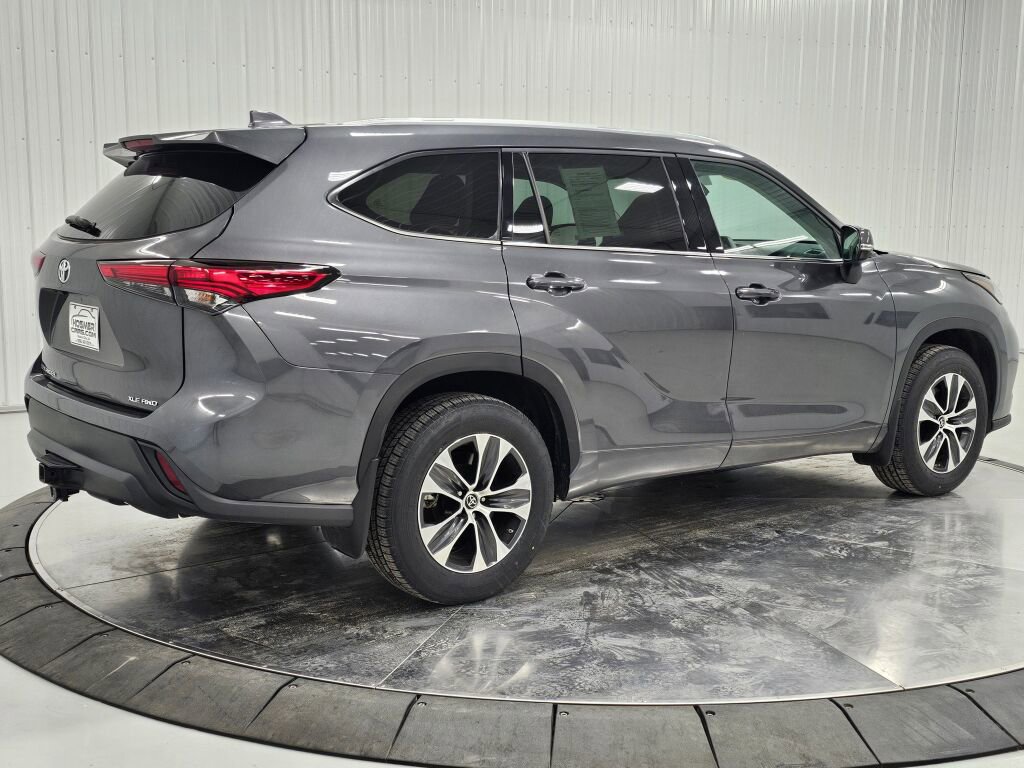 Used 2022 Toyota Highlander XLE image 5